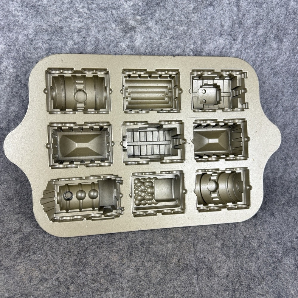 Nordic Ware Train Cakelet Pan 5 Cup Nonstick Cake Mini Bundt 9 Cars